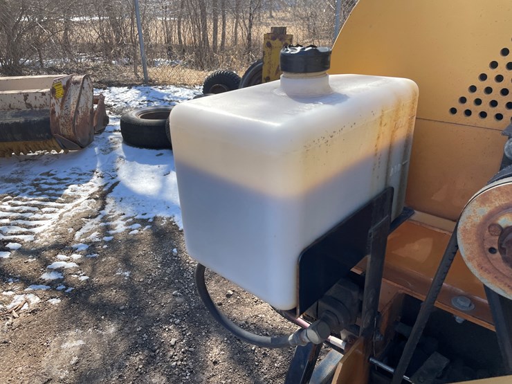 #6052-•-2000-woods-8100-chipper-image-9