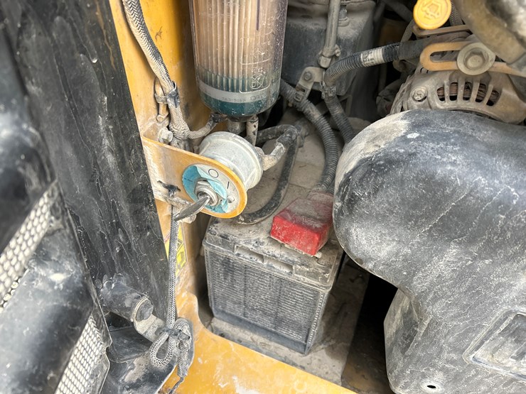 caterpillar-262d-image-32