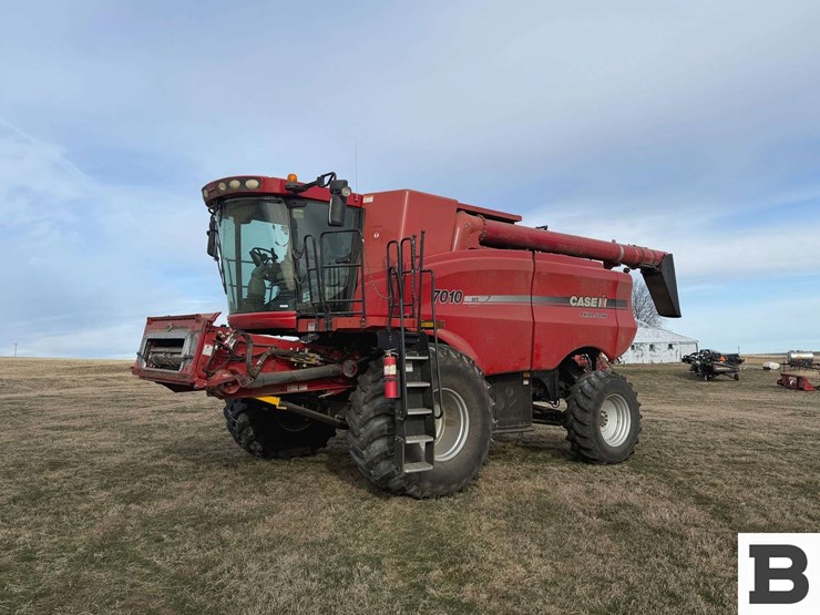 2008-case-ih-7010-image-1