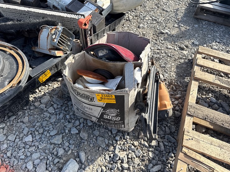 #33465-•-lot-of-tail-lights-&-(2)-air-nailers-inv#-33465-image-1