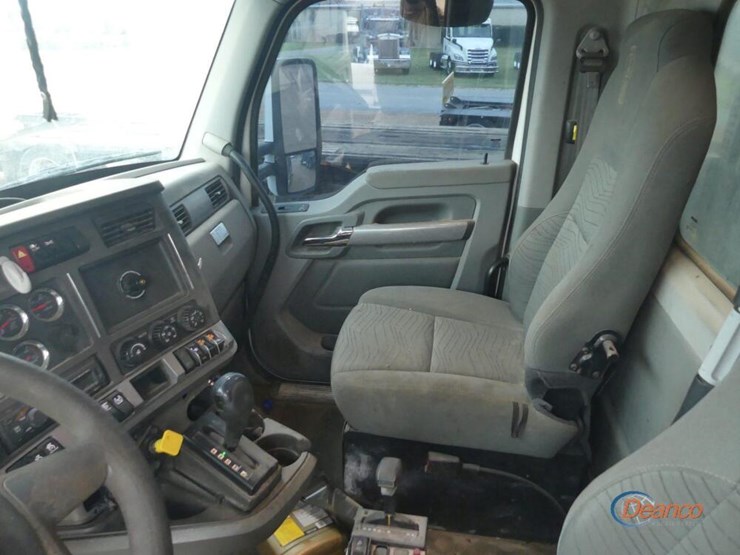 2016-kenworth-t880-image-17