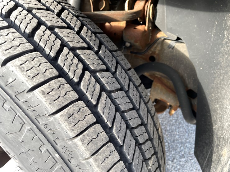 2012-chevrolet-3500hd-image-35