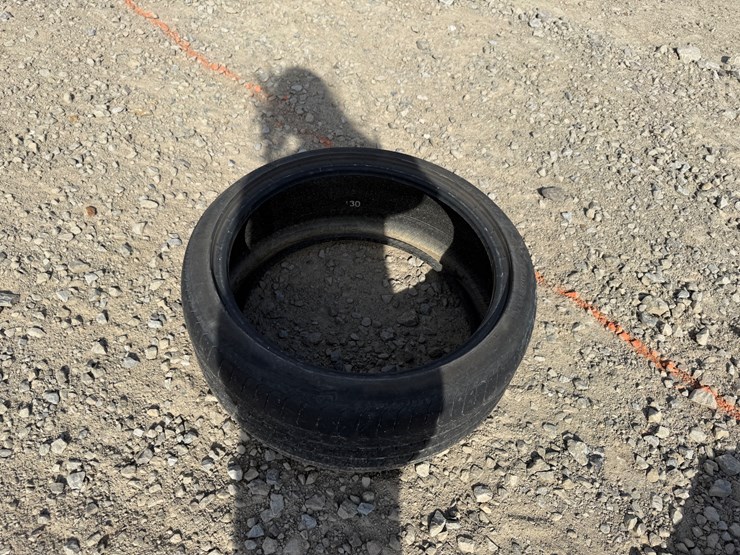 #27578-•-(1)-p-zero-265/35r20-tire-inv#-27578-image-3