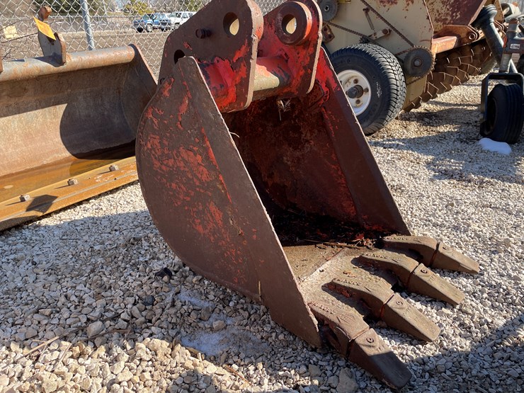 #6083-•-kubota-4-tooth-bucket-image-3