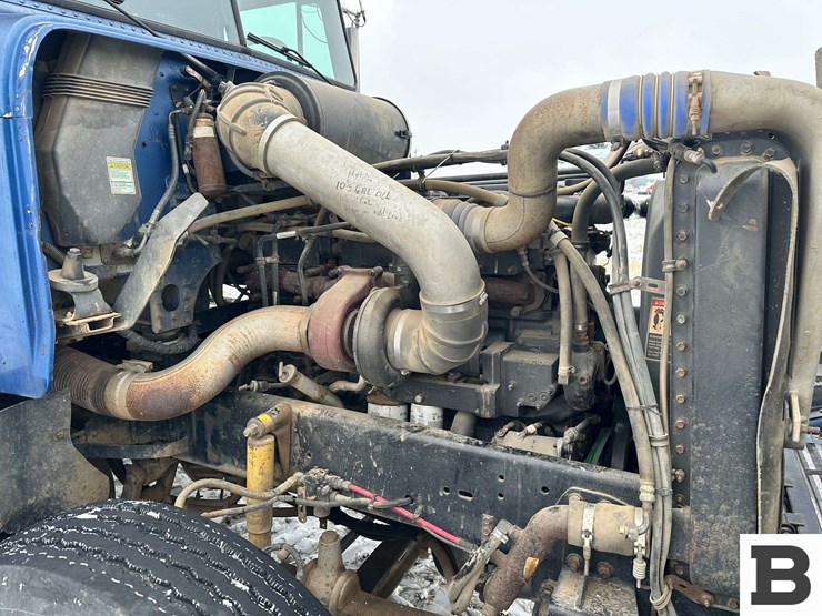 1999-freightliner-fld120-image-22