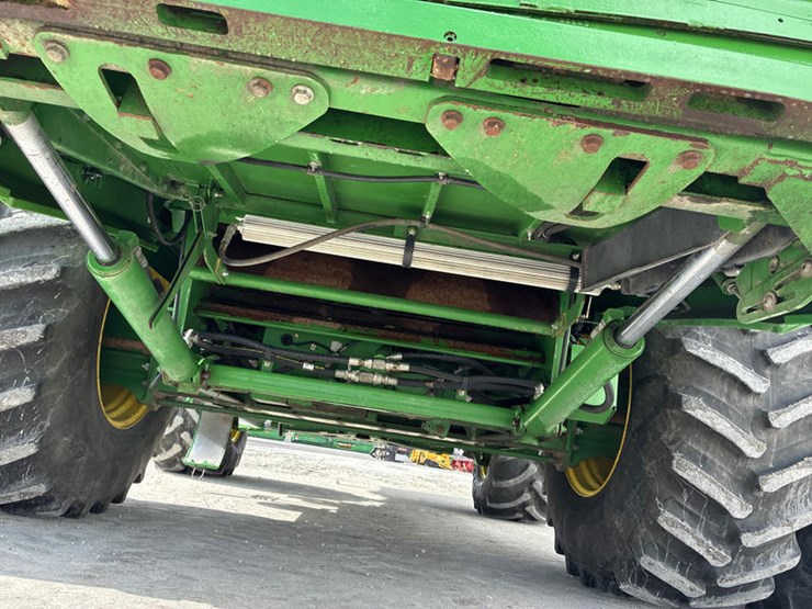 2013-john-deere-s680-image-30