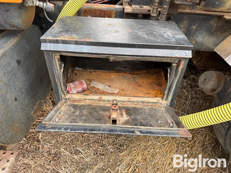 1990-ford-lt8000-image-19