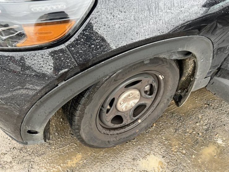 2023-ford-explorer-image-14