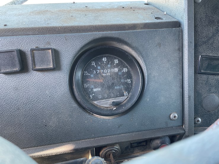 1993-mack-dm690s-image-38