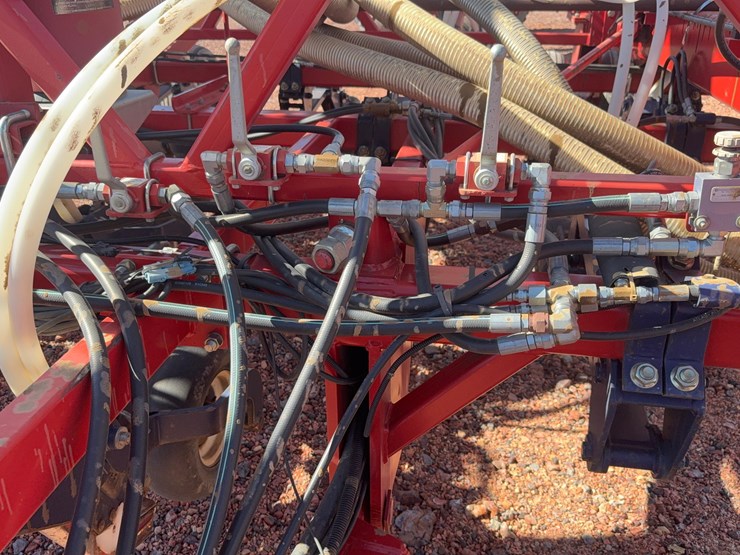 morris-contour-air-seeder-with-morris-8300-air-cart-image-19