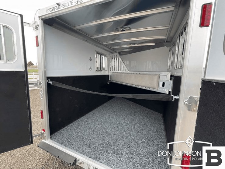 2024-featherlite-9400-72pt-2-h-horse-trailer-image-16