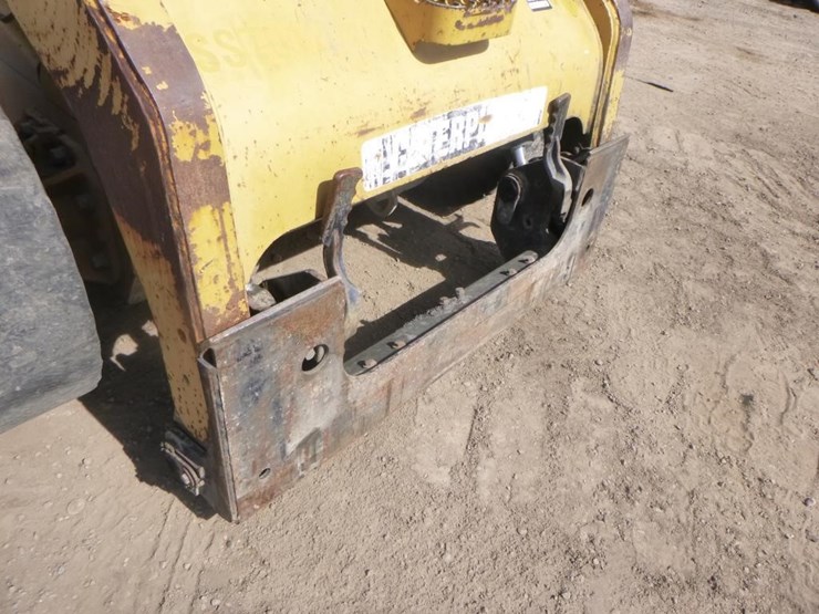 2009-caterpillar-246c-image-10