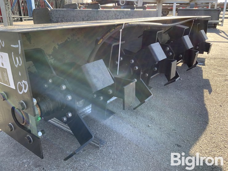 2025-massey-ferguson-730-image-16