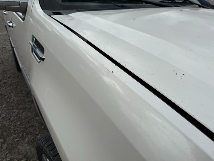 2011-cadillac-escalade-image-27