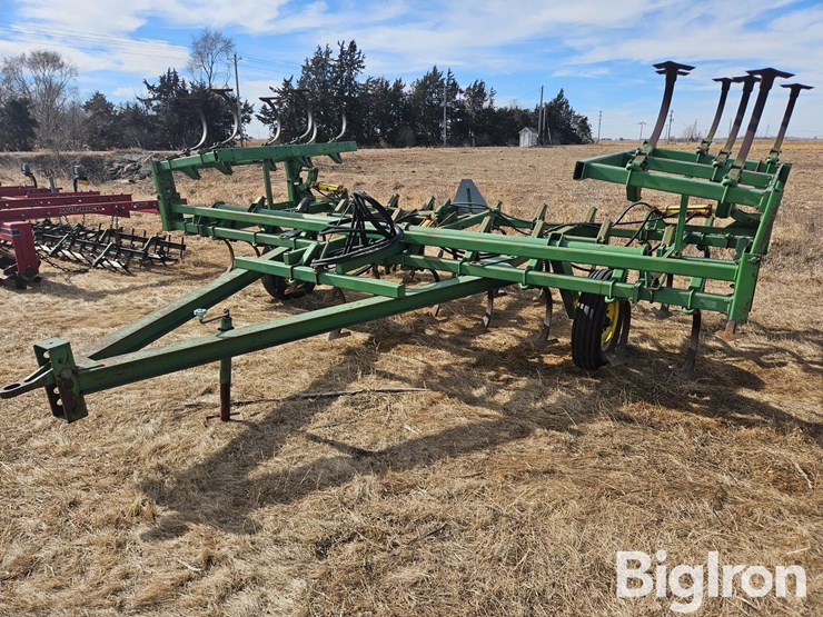 john-deere-1010-image-1