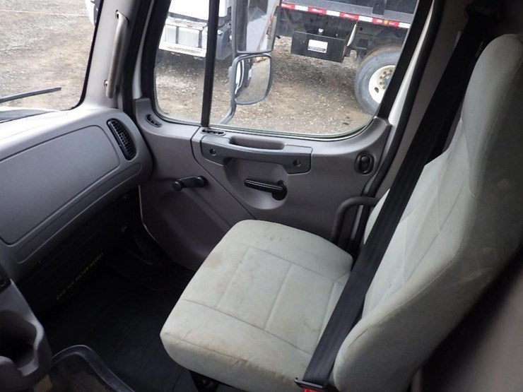 2018-freightliner-m2-15'-t/a-dump-truck-image-39