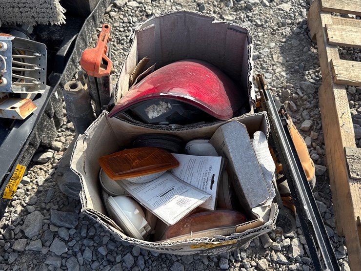 #33465-•-lot-of-tail-lights-&-(2)-air-nailers-inv#-33465-image-6