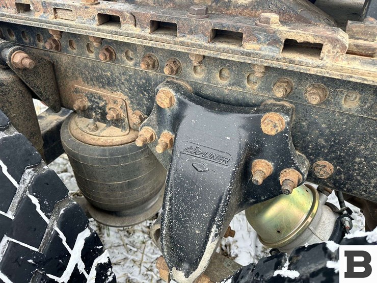 1999-freightliner-fld120-image-44