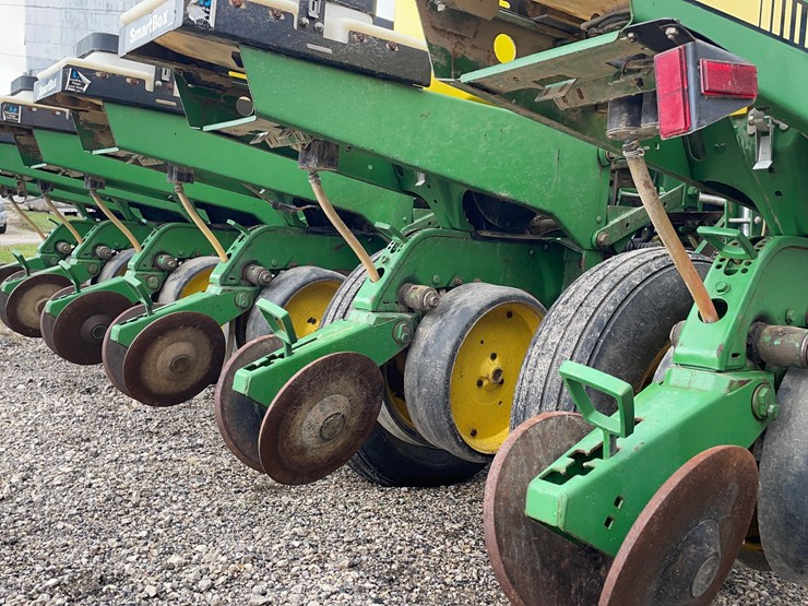 john-deere-7200-image-8