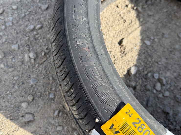 #2807-•-(1)-235/40r19-tire-inv#-2807-image-5