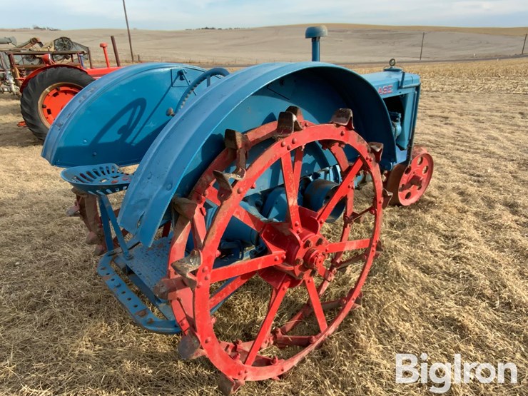 1930-case-cc-2wd-tractor-image-5