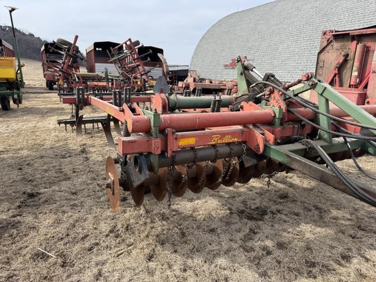 brillion-9-shank-chisel-plow-image-3