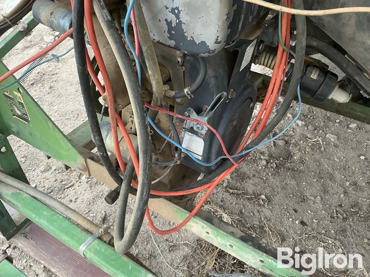 john-deere-335-image-14