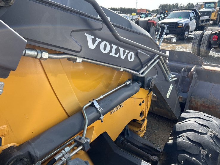 2012-volvo-bl70b-image-32