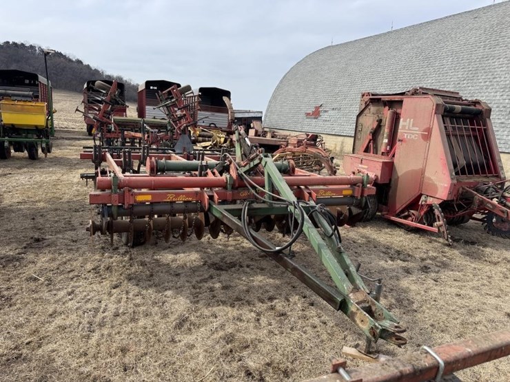 brillion-9-shank-chisel-plow-image-2