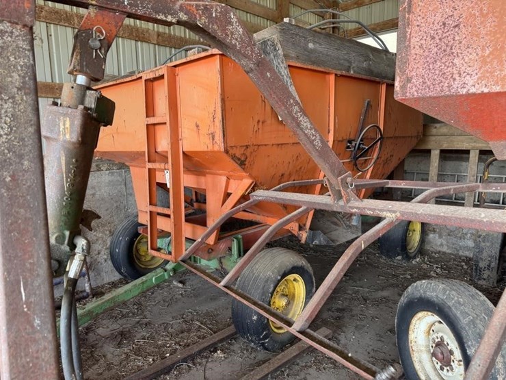 gravity-box-on-john-deere-gear-image-1