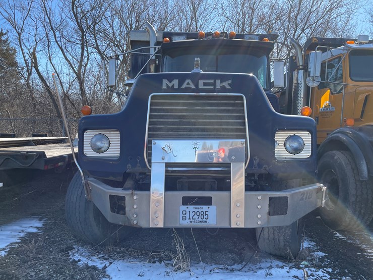 1993-mack-dm690s-image-2