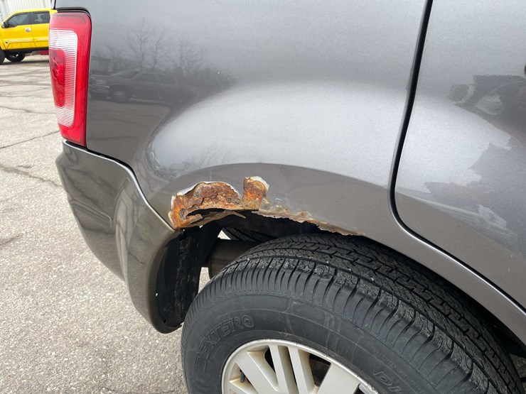 2011-ford-escape-image-24