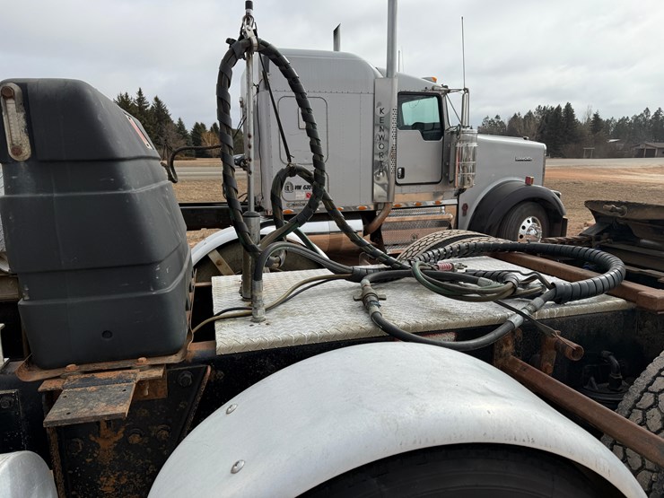 2000-kenworth-w900-image-12