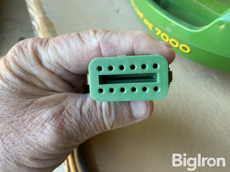 2023-john-deere-7000-image-10