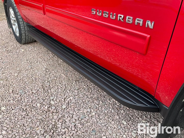 2012-chevrolet-suburban-1500-image-17