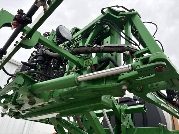 2015-john-deere-r4038-image-34