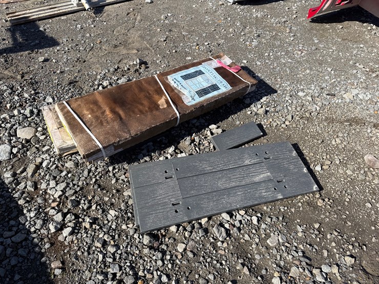 #33306-•-lot-of-grey-board-&-batten-shutters-inv#-33306-image-6