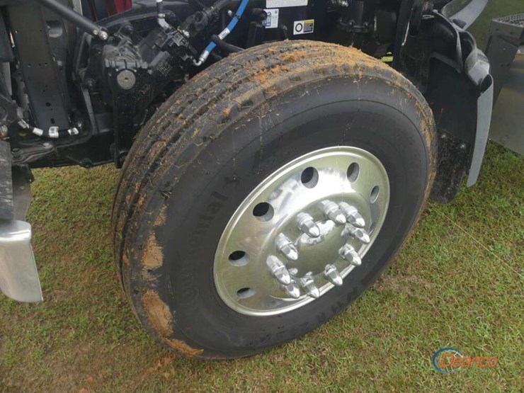 2025-peterbilt-567-image-15