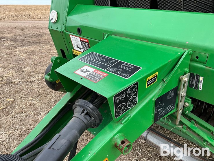 2010-john-deere-568-image-16