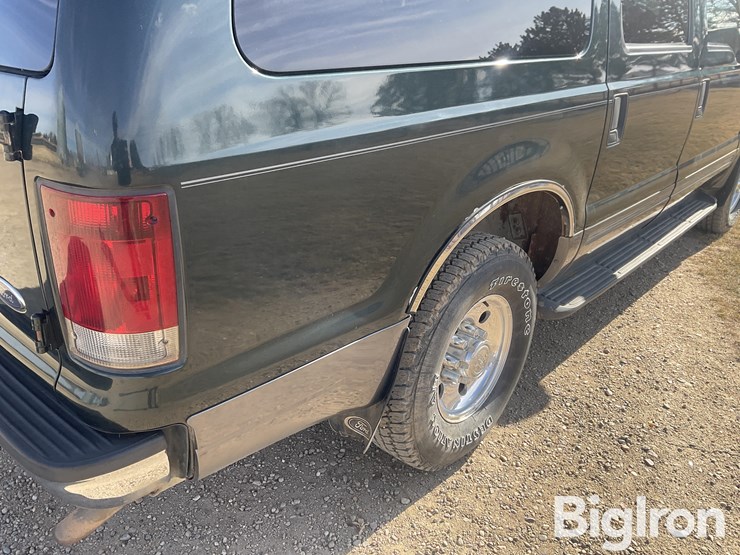 2004-ford-excursion-image-16