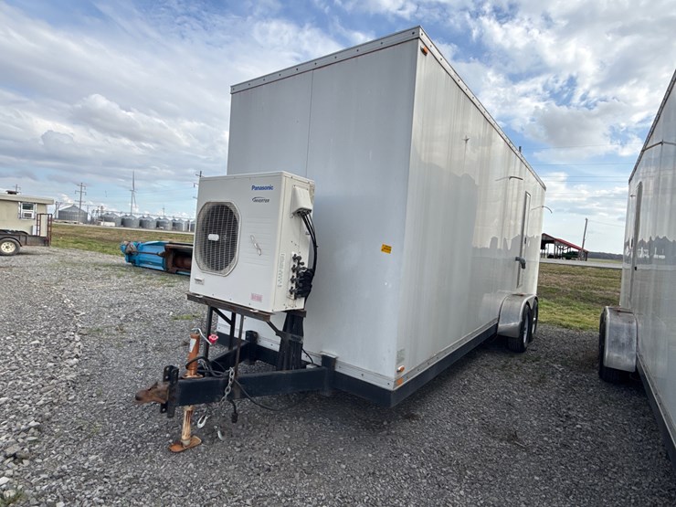 #38234-•-2012-comforts-of-home-22'-t/a-(3)-stall-mobile-shower-&-bathroom-4c9tn2225cm081303-inv#-38234-image-1