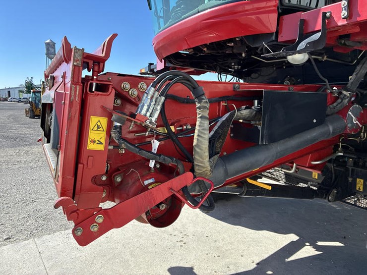 2012-case-ih-8230-image-23