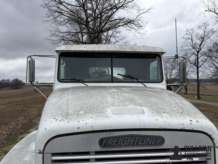 1996-freightliner-fld112-image-16