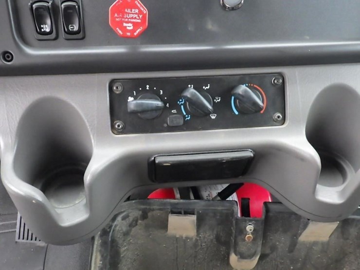 2018-freightliner-m2-15'-t/a-dump-truck-image-36