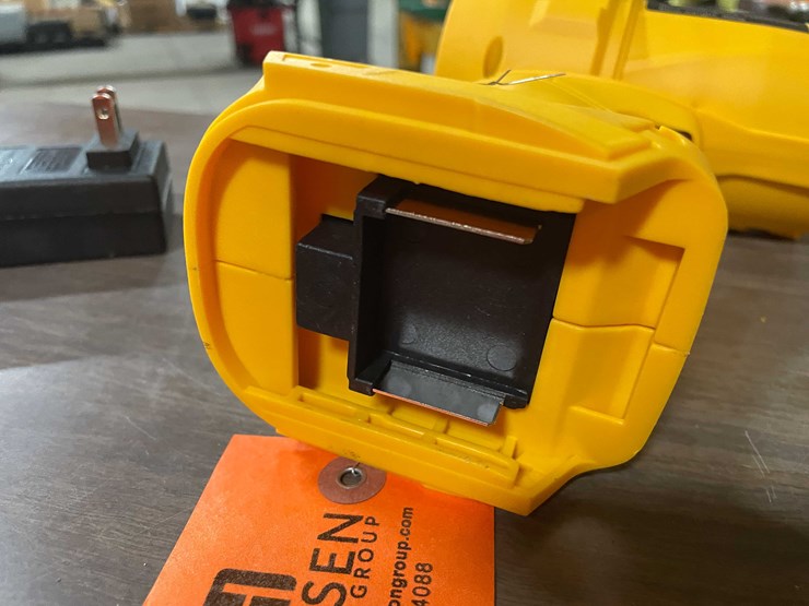 #2292-•-cordless-leaf-blower-with-21-volt-li-ion-battery-and-charger-(pr11)-image-12