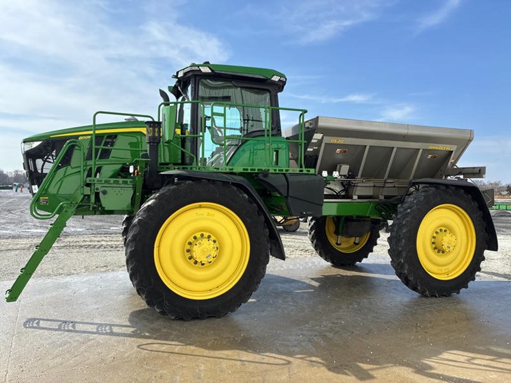 2022-john-deere-600r-image-11