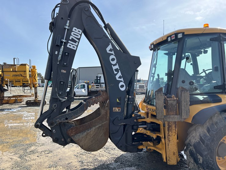 2012-volvo-bl70b-image-36