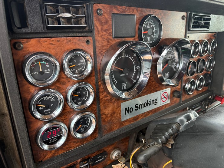 2000-kenworth-w900-image-27