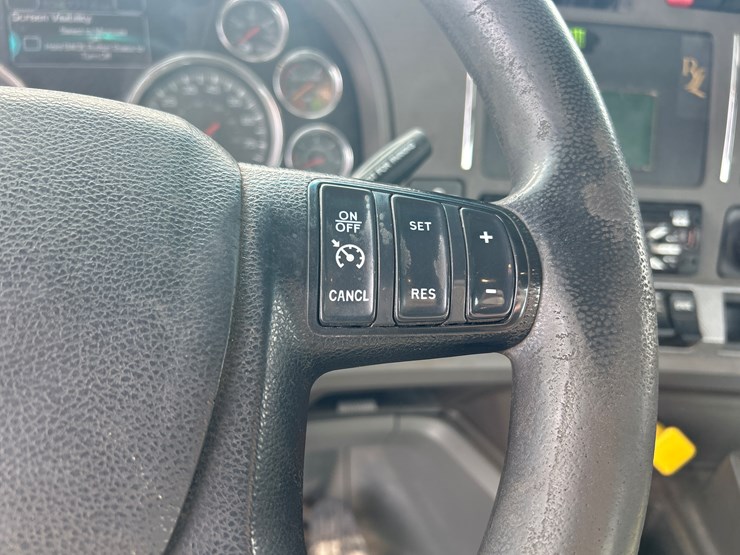 2017-kenworth-t680-image-80