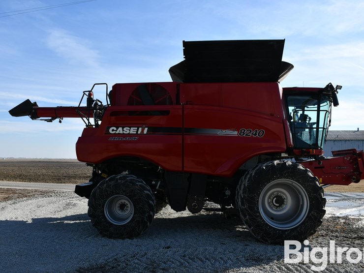 2017-case-ih-8240-image-4
